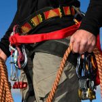 Cómo elegir tu primer equipamiento de escalada: guía completa para principiantes